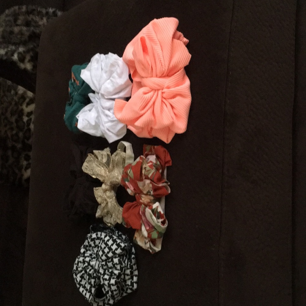 7 Chloe and company bows